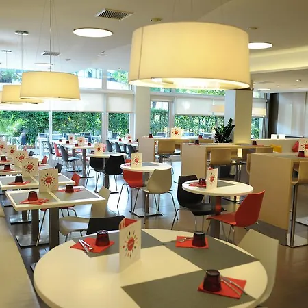 Ibis Cornella מלון