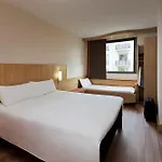 Ξενοδοχείο Ibis Cornella 2*