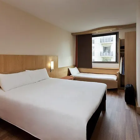 מלון Ibis Cornella 2*