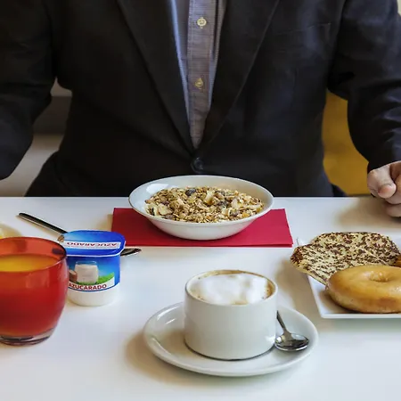 Ibis Cornella Hotel 2*