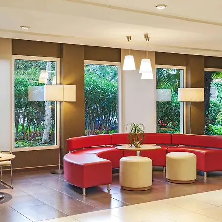 Ibis Cornella 2*