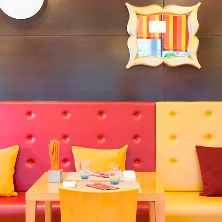 Ibis Cornella 2*