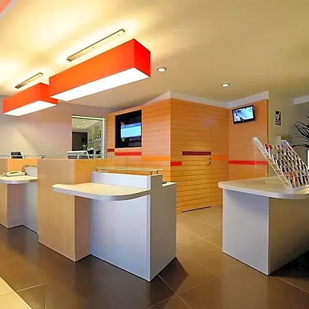 Hotel Ibis Cornella 2*