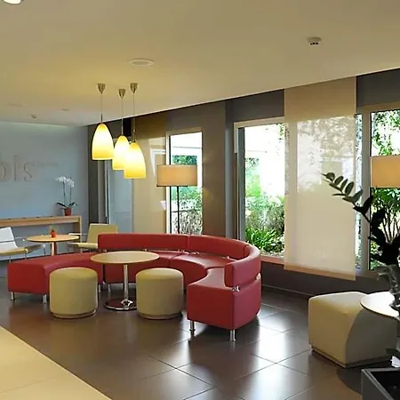 Ibis Cornella Hotel 2*