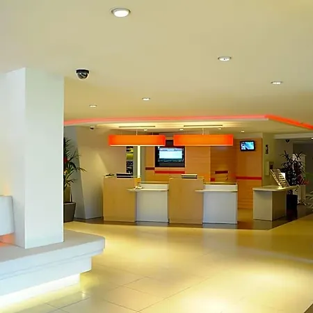 Ibis Cornella 2*