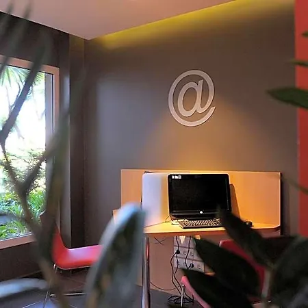 Hotel Ibis Cornella 2*