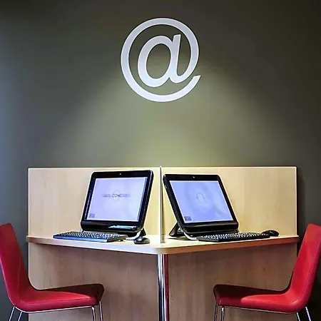 Ibis Cornella Hotel 2*