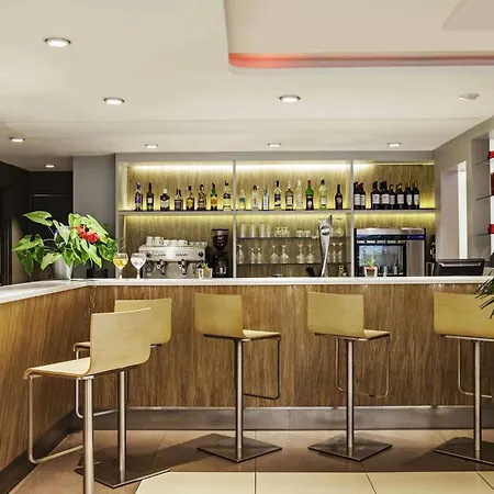 Ibis Cornella מלון 2*