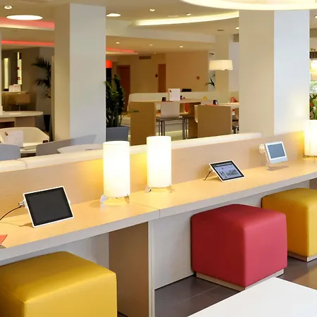 Ibis Cornella 2*