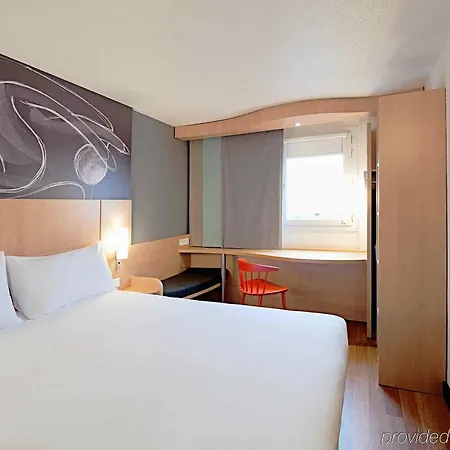 Ibis Cornella 2*