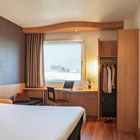 Hotel Ibis Cornella 2*
