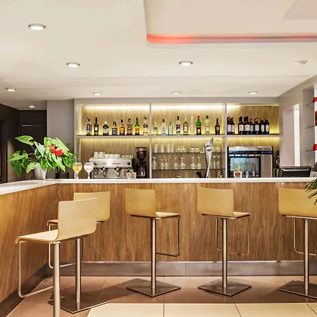 Ibis Cornella 2*