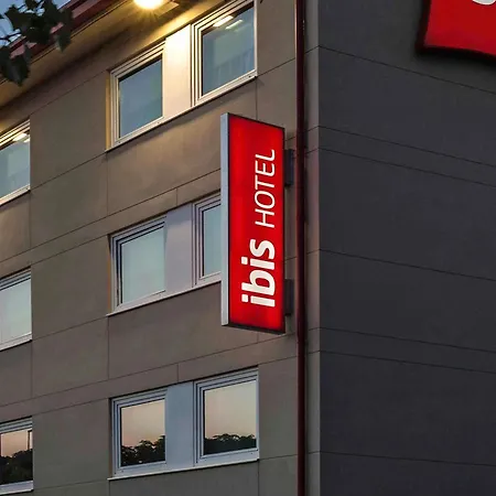 Otel Ibis Cornella 2*