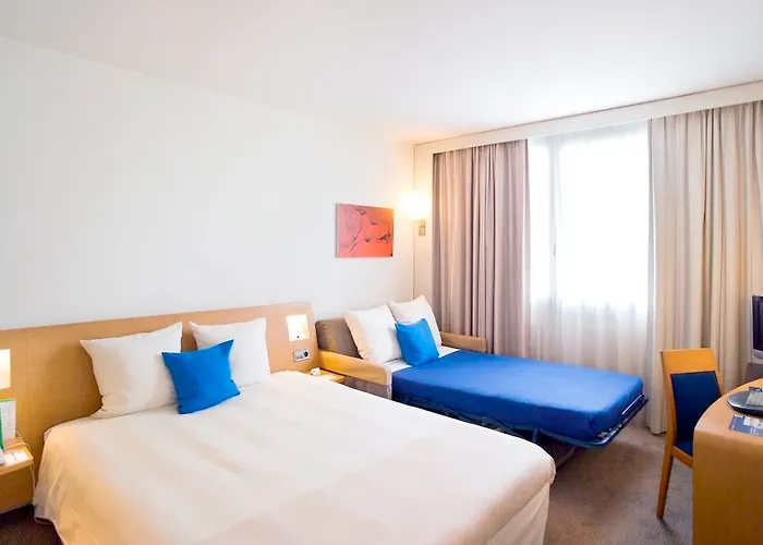 Ibis Cornella מלון 2*