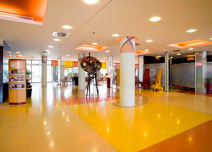 Ibis Cornella מלון