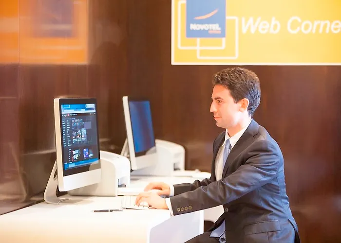 Ibis Cornella מלון