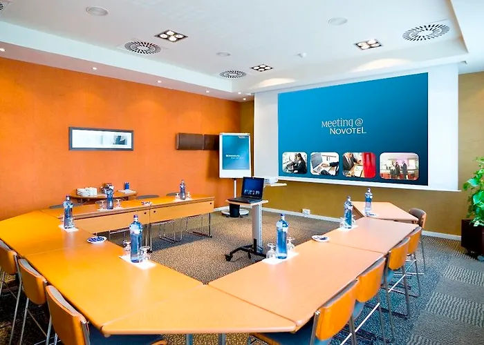 מלון Ibis Cornella 2*