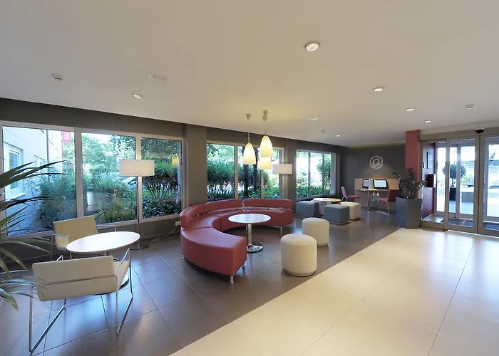 Ibis Cornella מלון 2*