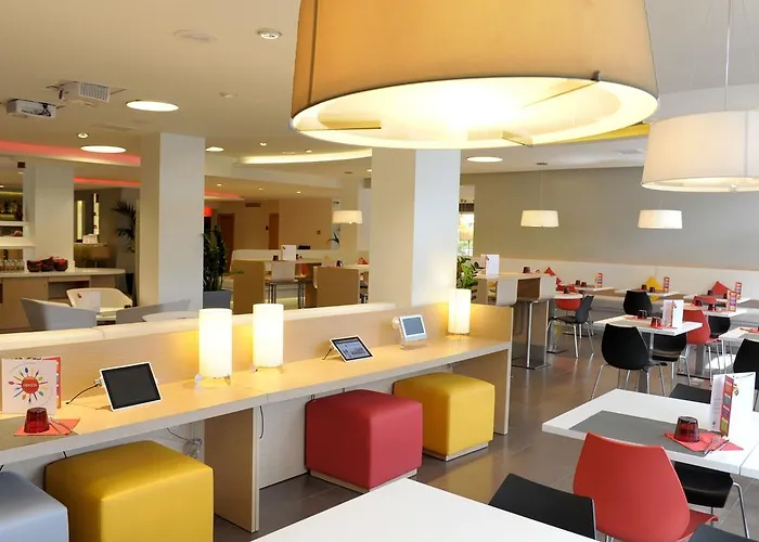 מלון Ibis Cornella