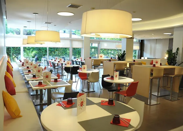 Ibis Cornella מלון