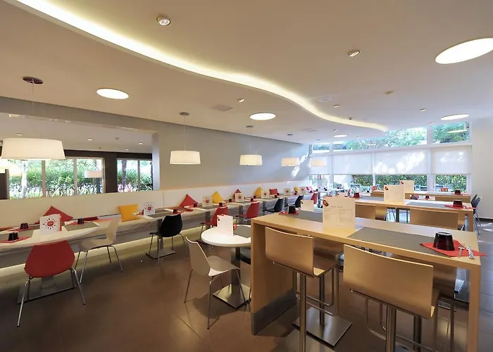 Ibis Cornella מלון 2*